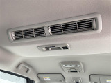 【 後席エアコン 】後席にもエアコンがついておりますので、車内全体を快適な温度に調節いただけます♪