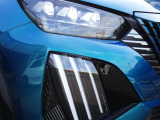 先進性の象徴であるLEDランニングライトは、昼間の車輌の存在感を際立たせ、安全性にも配慮しています。