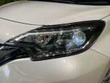 【LEDヘッドライト】悪天候や夜間走行時も良好な視界を確保し安心して運転できる高輝度LEDヘッドライトを装備!点灯速度が早く、消費電力も抑えられています。