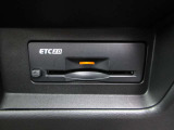 【ETC2.0】料金所の通過だけではなく、渋滞情報等を受信して純正ナビと連動して情報を反映させられます! 一部高速道路などの割引きや、一時退出からの再入場が可能というメリットもあります♪