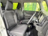 運転席シート廻りは使用感も少なく、良好な状態となっています。前オーナー様が丁寧に使っていたことがよくわかりますね。