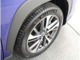 かっこいいホイールですね。 車のイメージを大きく左右するホイール部分はコダワリを持ちたいですね。