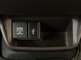 【USBポート】USBポートも装備されています♪スマートフォンのオーディオに連携も可能です。今や欠かせない装備の一つです!