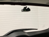 後方にもドライブレコーダーのカメラが付いています。前後両方でお車の周りを監視・記録いたします。