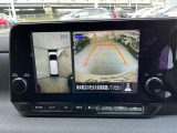 『アラウンドビューモニター』はスムーズな駐車と安全確認をサポートします。