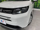 【LEDヘッドライト】悪天候や夜間走行時も良好な視界を確保し安心して運転できる高輝度LEDヘッドライトを装備!点灯速度が早く、消費電力も抑えられています。