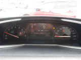 中央のディスプレイにはお車の情報が表示されます!