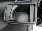 カップホルダーは運転席や助手席からちょうど手の届く位置です!!