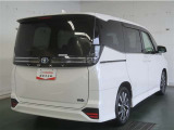 広々とした車内空間に優れた燃費性能。更にデザインも上質で人気のお車です!