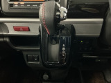 オートマチックシフトレバーは、手になじみ操作しやすい形状で安全運転にもつながります♪