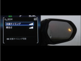 隣車線を走る車両をレーダーで検知し、ドアミラーでは確認しにくい後側方エリアに存在する車両に加え、急接近してくる車両も検知します。車両を検知するとドアミラーに搭載されたLEDインジケーターが点灯します。