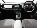 ◆視界広々で非常に運転しやすくロングドライブでも疲れを感じさせないすっきりとまとまったインパネ周りです。