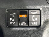 【両側パワースライドドア】スマートキーや運転席のスイッチで後席両側スライドドアの開閉が可能♪電動だから力を入れてドアを開ける必要が無く、小さなお子様でも簡単に開け閉めでき快適です♪
