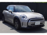 MINI正規販売店のお車は、全てのお車にMINI認定中古車保証書が発行されます。保障約款もございますので保障内容が明確でございます。お客様にご安心してお乗り頂けますよう、全力でお客様をサポート致します。