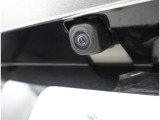 バックカメラが付いているので後方確認が非常にしやすいです。今や運転初心者も熟練者も必須装備!ついていて損はないですね♪