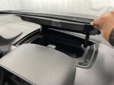【運転席アッパーボックス】蓋付き収納スペース♪