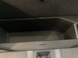 ラゲッジルームの床下に収納スペースをさらにひとつ追加。 より多くの荷物を積載可能です。