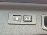 【パワーバックドア】スマートキーや運転席のボタンを押すだけでリアゲートが自動で開閉します!荷物を持っている時や、高い位置にあるバックドアを閉める際に便利な機能です♪