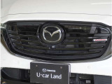 【フロントレーダーセンサー】フロントレーダーセンサーから送信される電波が前方車や障害物に反射し、もどってきた電波を検知することで制御しています。