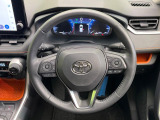 【純正革巻きステアリング】上質な革を使用することで、手にしっかり馴染みとても運転しやすいハンドルです♪