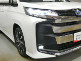 LEDヘッドライトです。デザイン性がよくとても明るいので、夜間の走行や悪天候でも安心です。しかも長寿命!