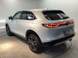 走行シーンに合わせて、EV・ハイブリッド・エンジンの3つのモードを自動で切り替えるので、街乗りから高速走行までスムーズなドライブを楽しめます!