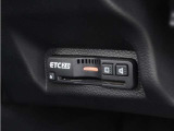 ◆ETC2.0装着◆進化したドライブ体験。料金収受システムだけだったETCが生まれ変わって、高速道路を賢く使うETC2.0に進化しました。多彩な情報サービスが便利で快適なドライブ体験を提供します。