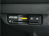 ◆ETC2.0装着◆進化したドライブ体験。料金収受システムだけだったETCが生まれ変わって、高速道路を賢く使うETC2.0に進化しました。多彩な情報サービスが便利で快適なドライブ体験を提供します。