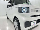 明るいライトが夜道を明るく照らしてくれます。 運転する上で、道路状況をいかに早く認識できるか重要なポイントです。 白色光が暗い道も明るく照らしてくれますよ。