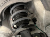 お車を安心してお乗りいただく為には、足回りの定期点検が欠かせません。サービスサポート(有償保証)では無料点検もご提供しており、安心のカーライフをお過ごしいただけるサポート体制が整っています。