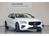 アスリートを思わせる身のこなしで駆け抜けていくセダンとして、S60はステアリングを握るたびに心を満たすドライビングの楽しさを追求しまして開発されました。