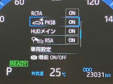視認性のいいメーターを採用しており、快適なドライブをサポートします。