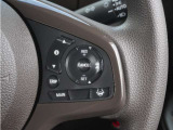 【アダプティブクルーズコントロール】ステアリングのスイッチを操作するとミリ波レーダーで先行車との距離を測定。設定を適切に保ちながら加速・減速、さらに停止まで自動に追従します。