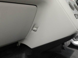 ちょっとした荷物がかけられるフック付き。