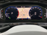 【Digital Cockpit Pro】高解像度ディスプレイによるフルデジタルメータークラスター。基本の速度計とタコメーターの表示に加え、中央にドライビングデータなどを少ない視線移動で視認できます。