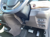 【両側パワースライドドア】です。リモコンや運転席のスイッチ操作で楽々自動開閉。
