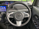 インテリアに合わせたデザインのステアリングは、運転される方のことも考え、運転しやすい形状、大きさです。是非一度、実際に触ってお確かめください。