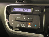 【オートエアコン】一度お好みの温度に設定すれば、車内の温度を検知し風量や温度を自動で調整。暑い&hellip;寒い&hellip;と何度もスイッチ操作をする必要はありません。快適な車内空間には必須の機能ですね♪