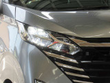 LEDライトで夜のドライブもくっきりはっきり、安心して運転できます。