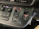 ワンアクションでスムーズな運転を支援する、エレクトリックギアセレクターに、パーキングブレーキは、電子制御パーキングブレーキです。