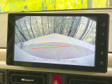 【バックカメラ】駐車時に後方がリアルタイム映像で確認できます。大型商業施設や立体駐車場での駐車時や、夜間のバック時に大活躍!運転スキルに関わらず、今や必須となった装備のひとつです!