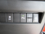 パーキングセンサーや横滑りを防ぐVSA等のスイッチ類は運転席の右側、手の届きやすい位置にあります。