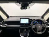 シンプルながら機能性あふれる運転席廻りです。視界性もよく、運転しやすいですよ。