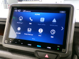 CD、DVD、Bluetooth、AM、FM、AUX、スマートフォン接続ができます。