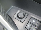 駐車時や狭い道でのすれ違い時に気を使うミラー。電動格納式ドアミラーはそんな時に便利です。