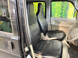 運転席シート廻りは使用感も少なく、良好な状態となっています。前オーナー様が丁寧に使っていたことがよくわかりますね。