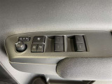 パワーウィンドウスイッチで運転席から全席の窓の開閉ができます♪