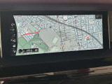 :Apple CarPlayやAndroid Autoにも対応しており、普段スマートフォンで使っているマップや音楽アプリをそのままファントムの大画面にワイヤレスで映し出すことができます。