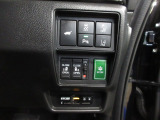 パーキングセンサーや横滑りを防ぐVSA等のスイッチ類は運転席の右側、手の届きやすい位置にあります。