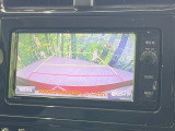 【バックカメラ】駐車時に後方がリアルタイム映像で確認できます。大型商業施設や立体駐車場での駐車時や、夜間のバック時に大活躍!運転スキルに関わらず、今や必須となった装備のひとつです!